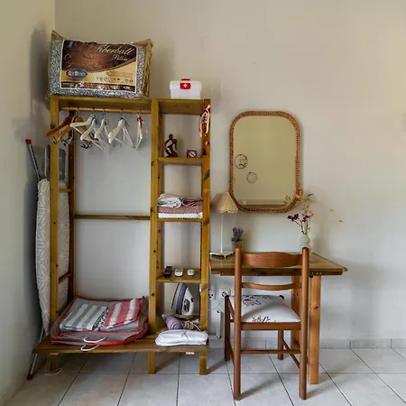 Kamaritis Private Bedroom, Pool View