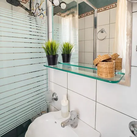 Kamaritis Private Bedroom, Pool View Apartment