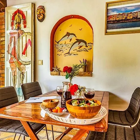 Kamaritis Private Bedroom, Pool View