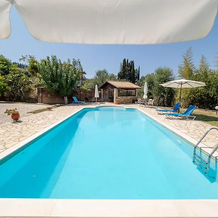 Kamaritis Private Bedroom, Pool View