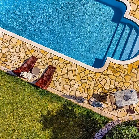 Kamaritis Private Bedroom, Pool View