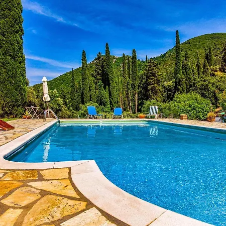 Kamaritis Private Bedroom, Pool View *