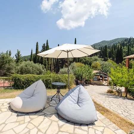 Kamaritis Private Bedroom, Pool View