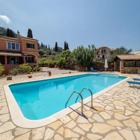 Kamaritis Private Bedroom, Pool View Appartamento *