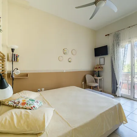 Апартаменты Kamaritis Private Bedroom, Pool View Alepochori
