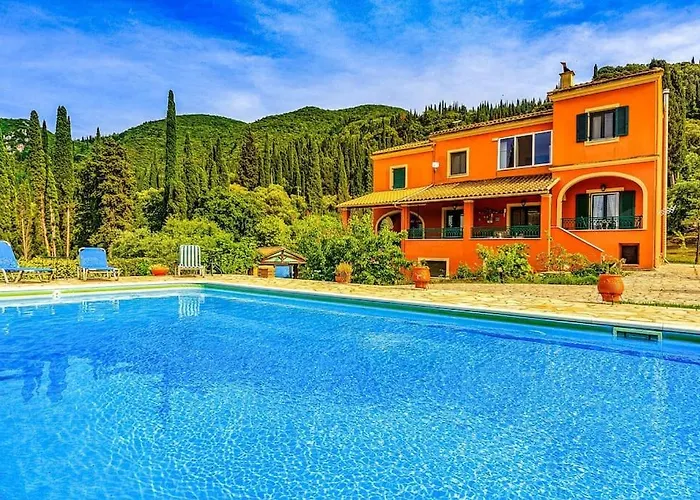 Kamaritis Private Bedroom, Pool View Appartamento