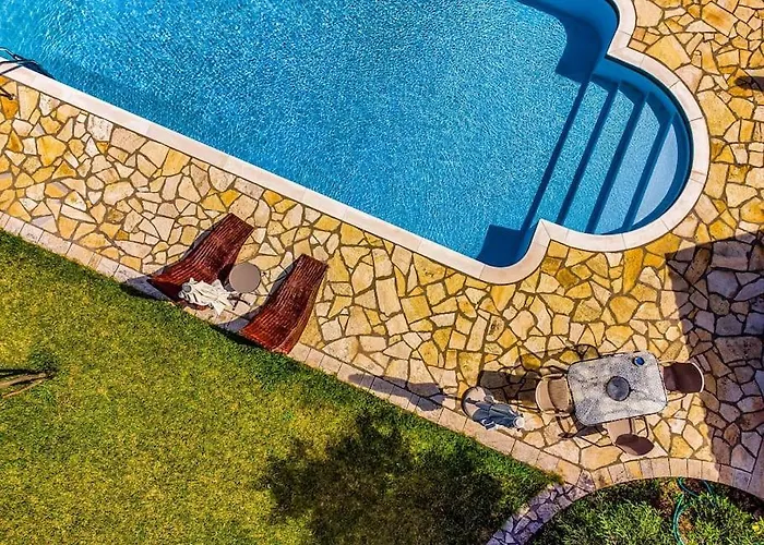 Kamaritis Private Bedroom, Pool View