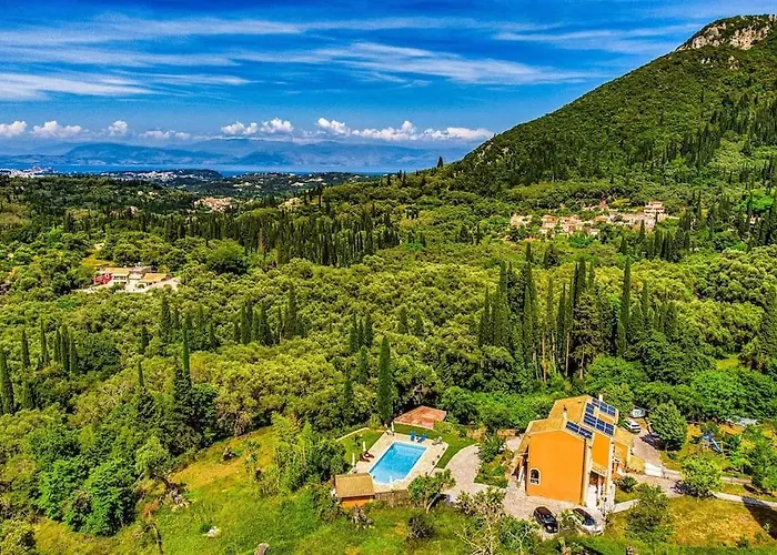 Kamaritis Private Bedroom, Pool View Appartamento