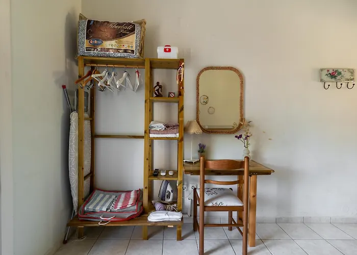 Kamaritis Private Bedroom, Pool View