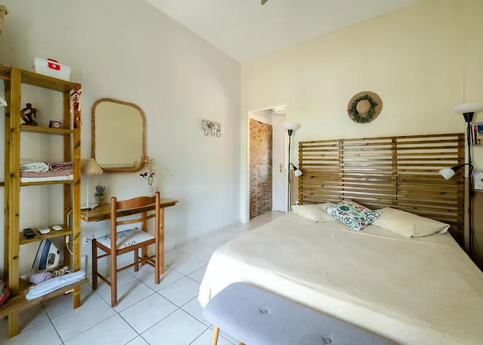 公寓 Kamaritis Private Bedroom, Pool View *