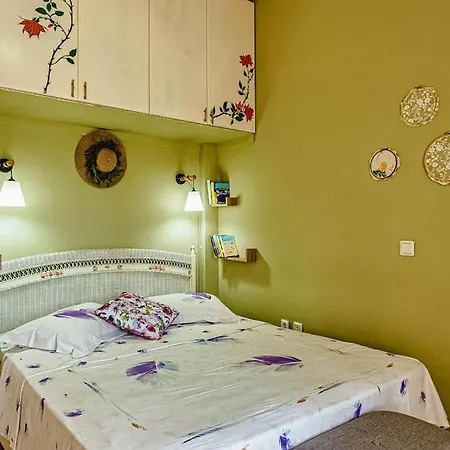 Kamaritis Private Bedroom, Pool View Apartamento