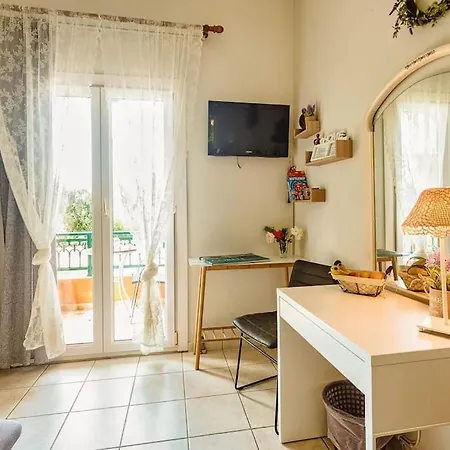 Apartamento Kamaritis Private Bedroom, Pool View Alepochori